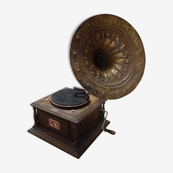 Gramophone with flag "his master's voice"