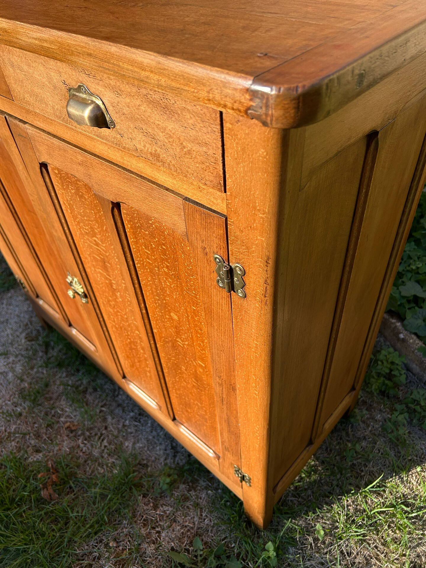 Vintage Parisian buffet in solid beech, hazelnut colour.