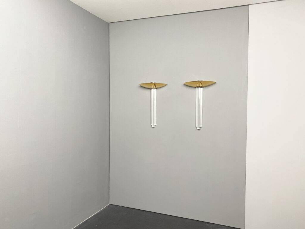 Paire d'appliques, laiton, verre acrylique, Italie, années 1980