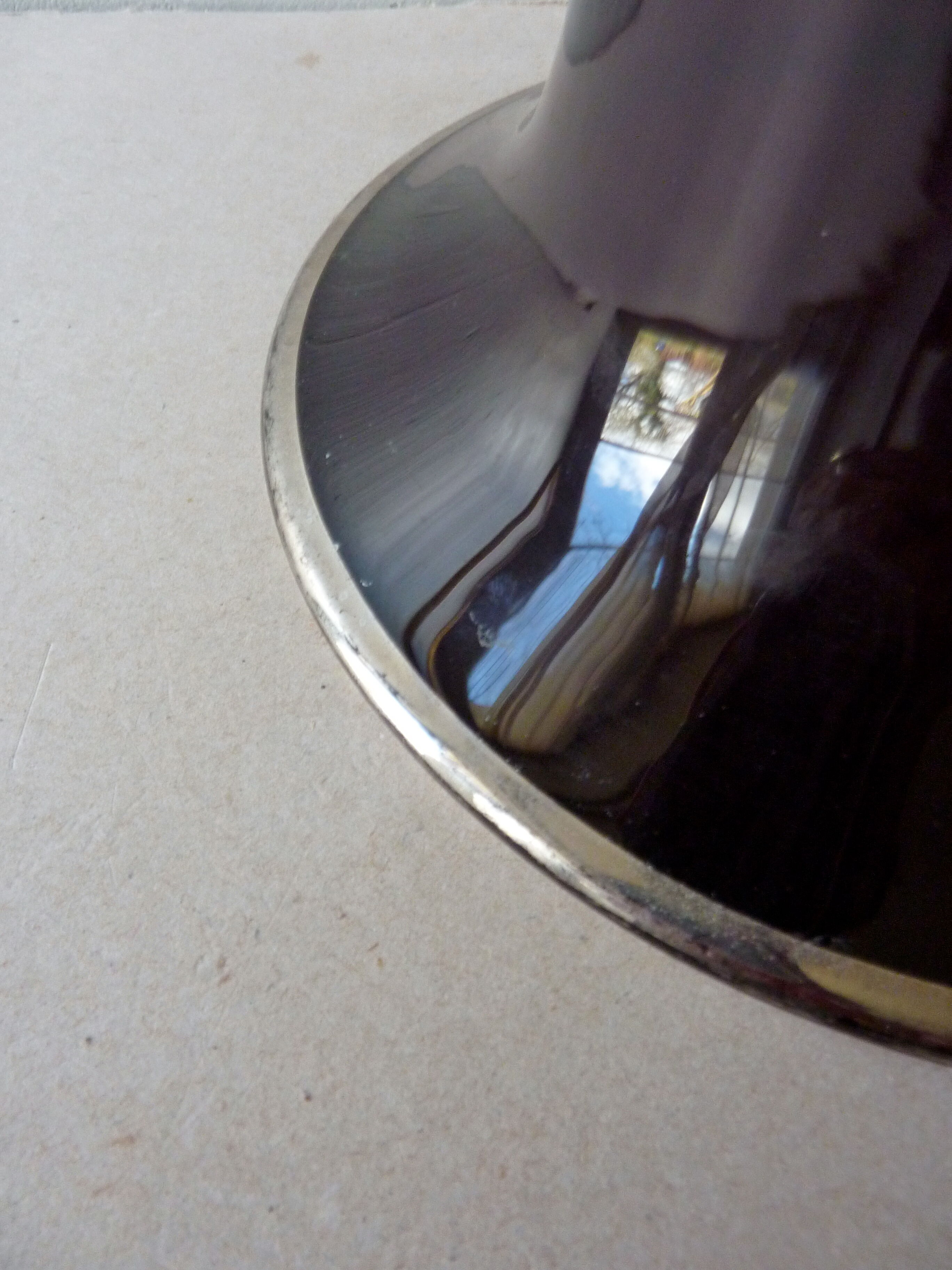 Cornet in purple and silver glass  vase
