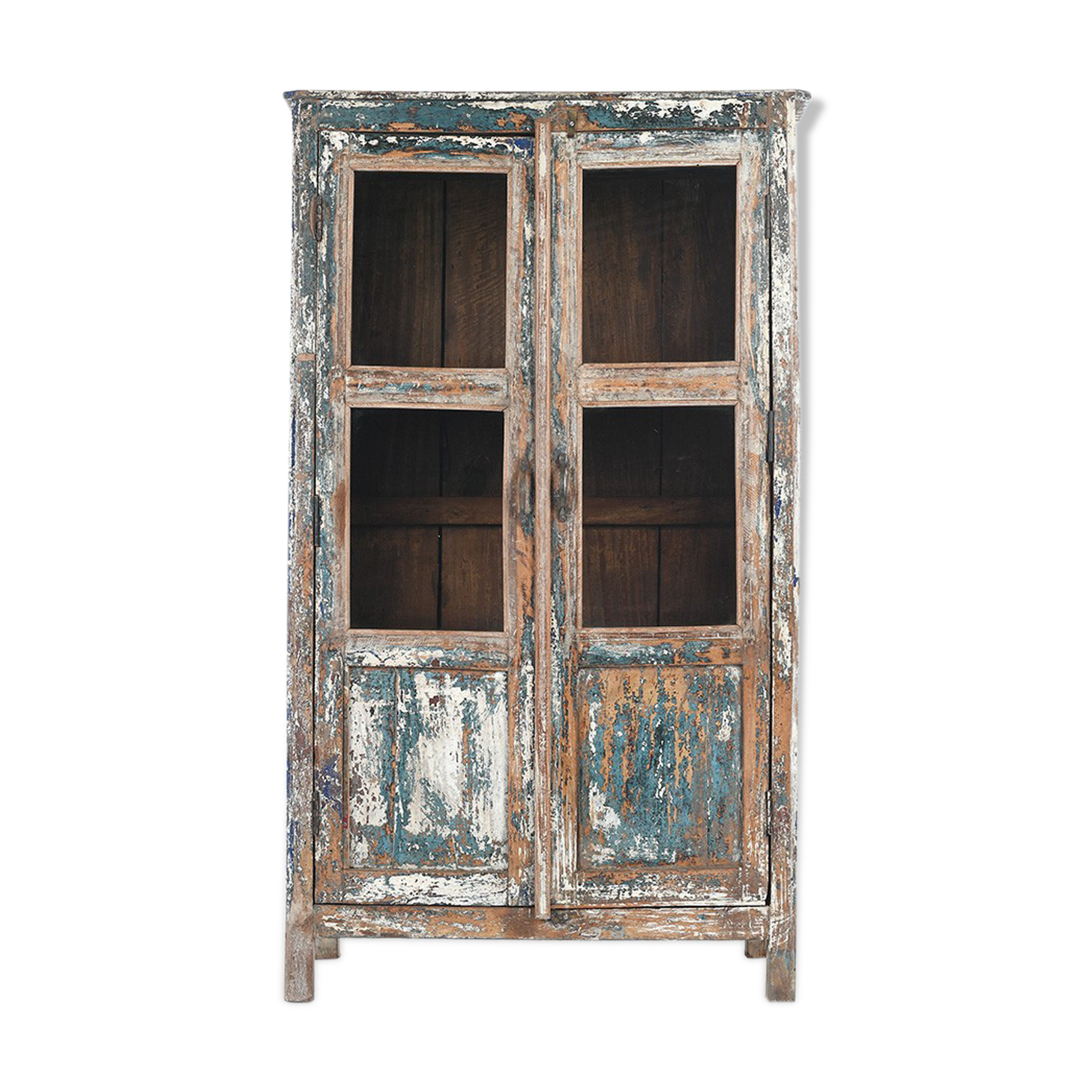 Armoire vitrée en bois patiné