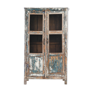 Armoire vitrée en bois patiné