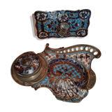 Bronze desk needs partitioned