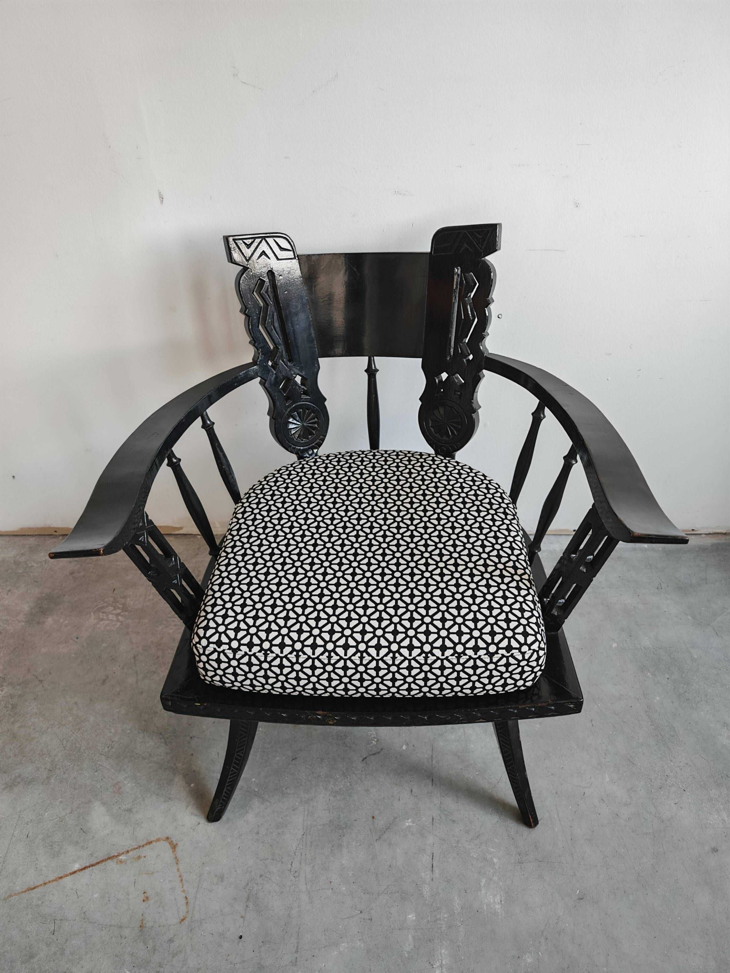 Pair of antique hand-carved armchairs in black lacquer from the 1920s.