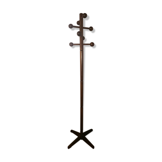 Flexible wooden coatrack
