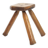 Tabouret ou table d'appoint en chêne rustique, minimaliste, brutaliste et wabi-sabi.