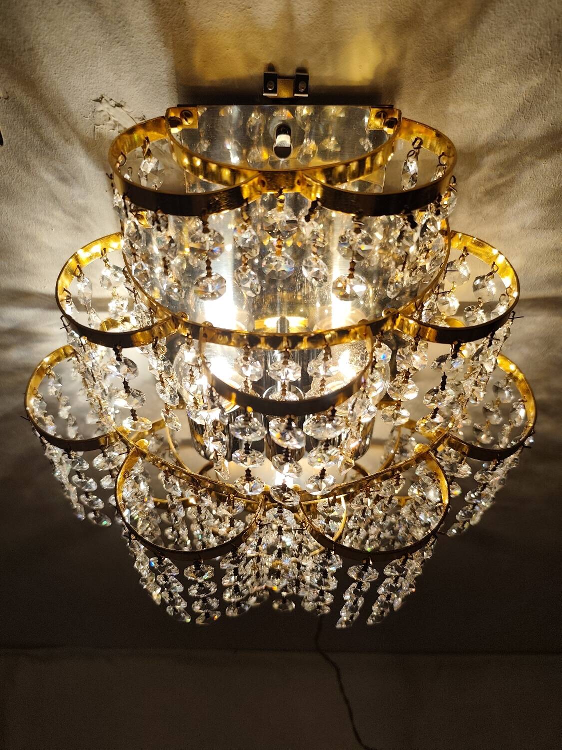 Applique du classique classique des cristaux. Espagne, années 1980.