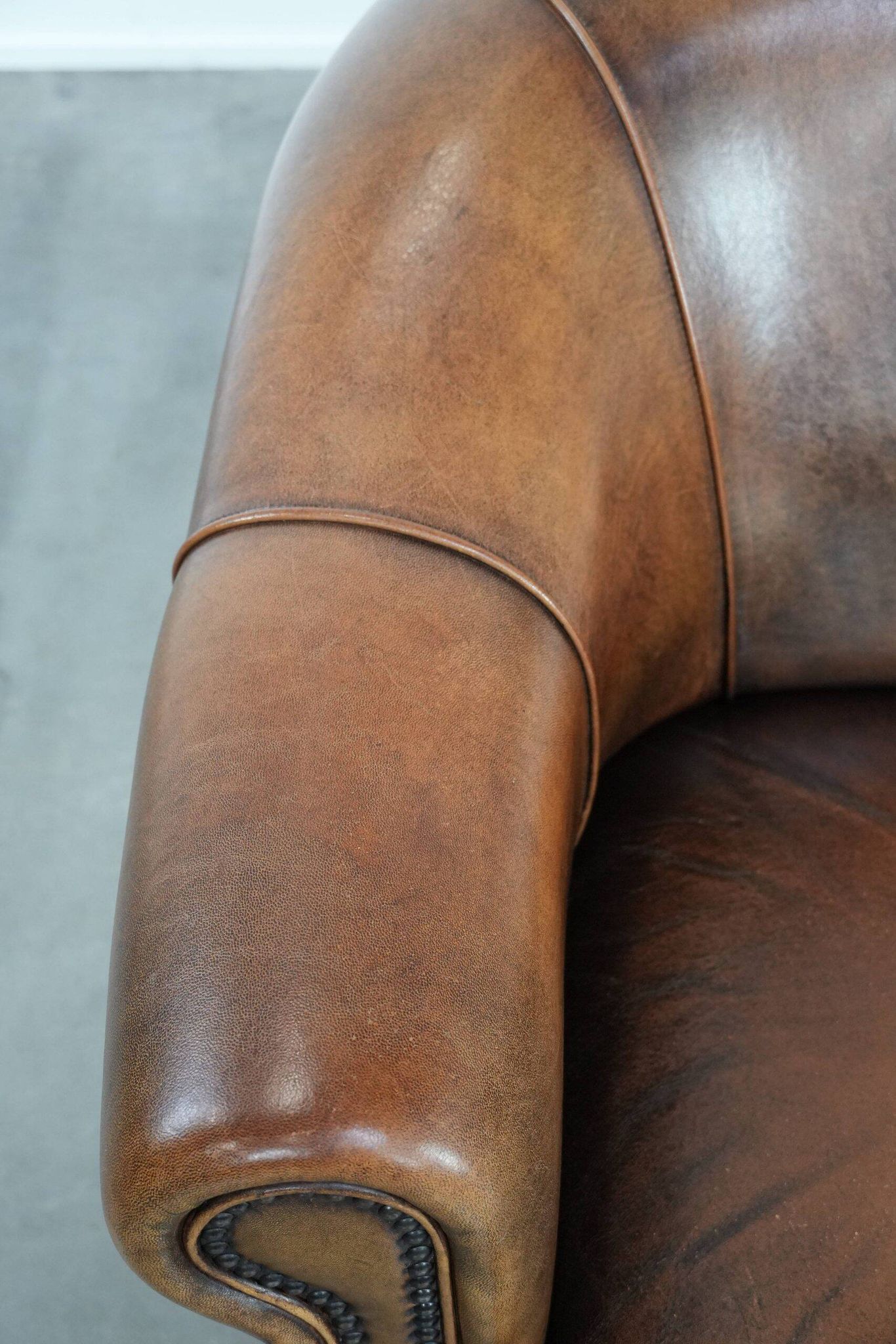 Characterful vintage sturdy 2-seater club sofa made of sheepskin leather