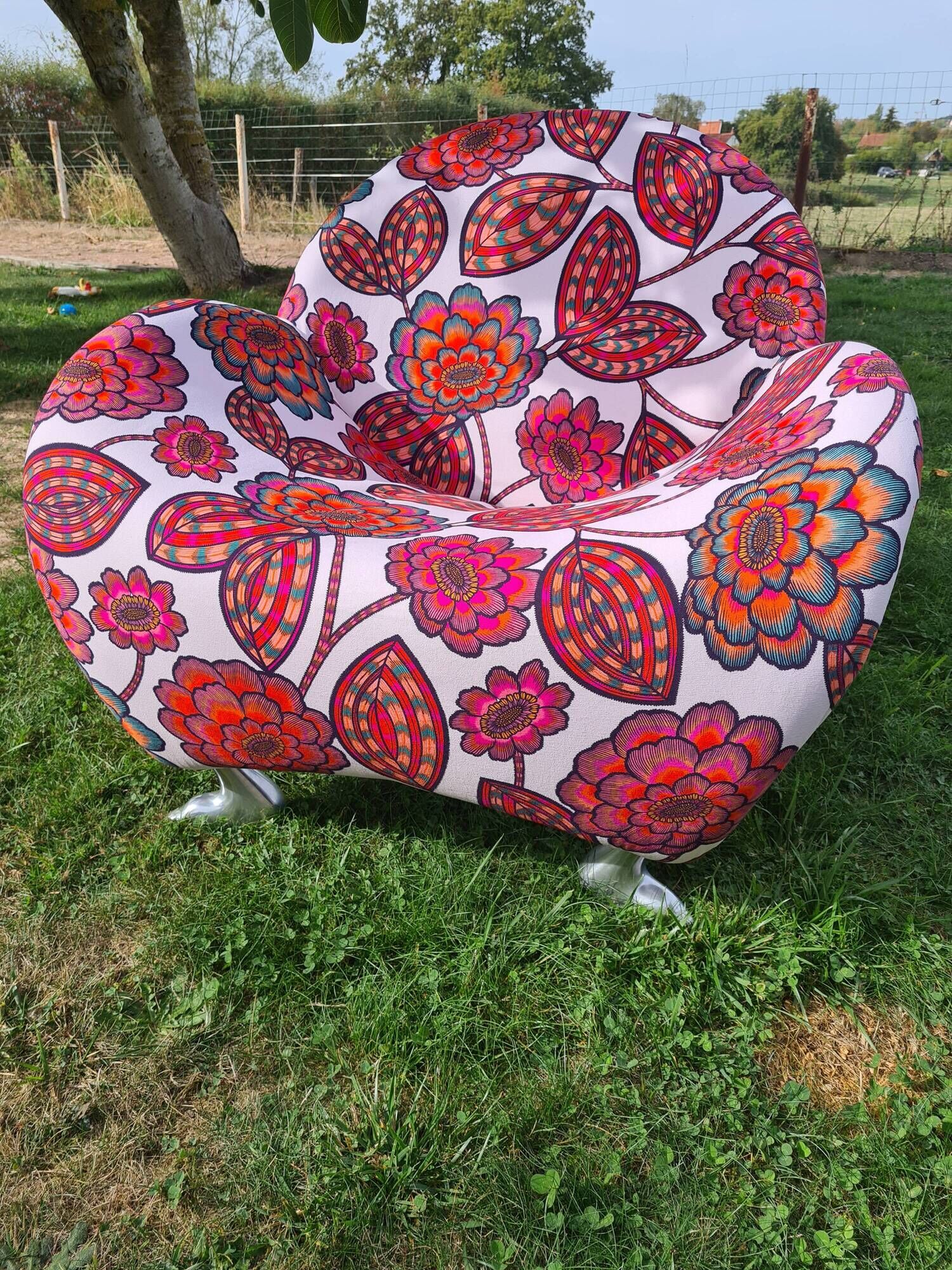 Leolux armchair model Pallone restored, unique piece.