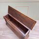 Banc coffre en bois naturel de style Louis XIII