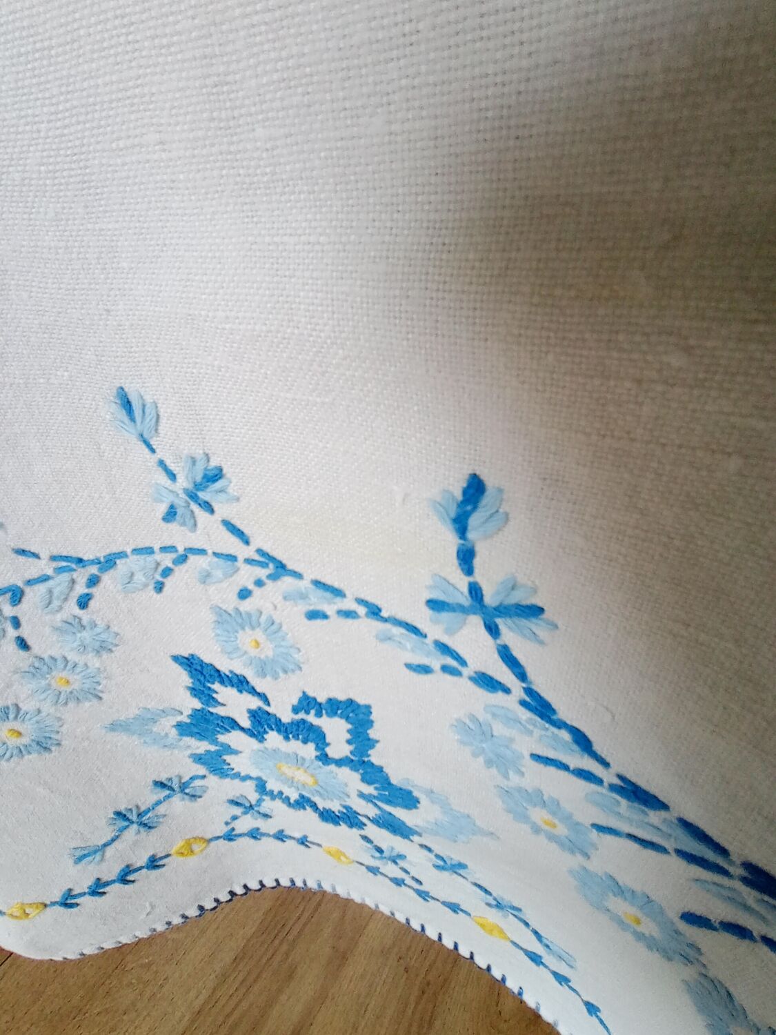 Tablecloth 110 x 110 & its 12 napkins