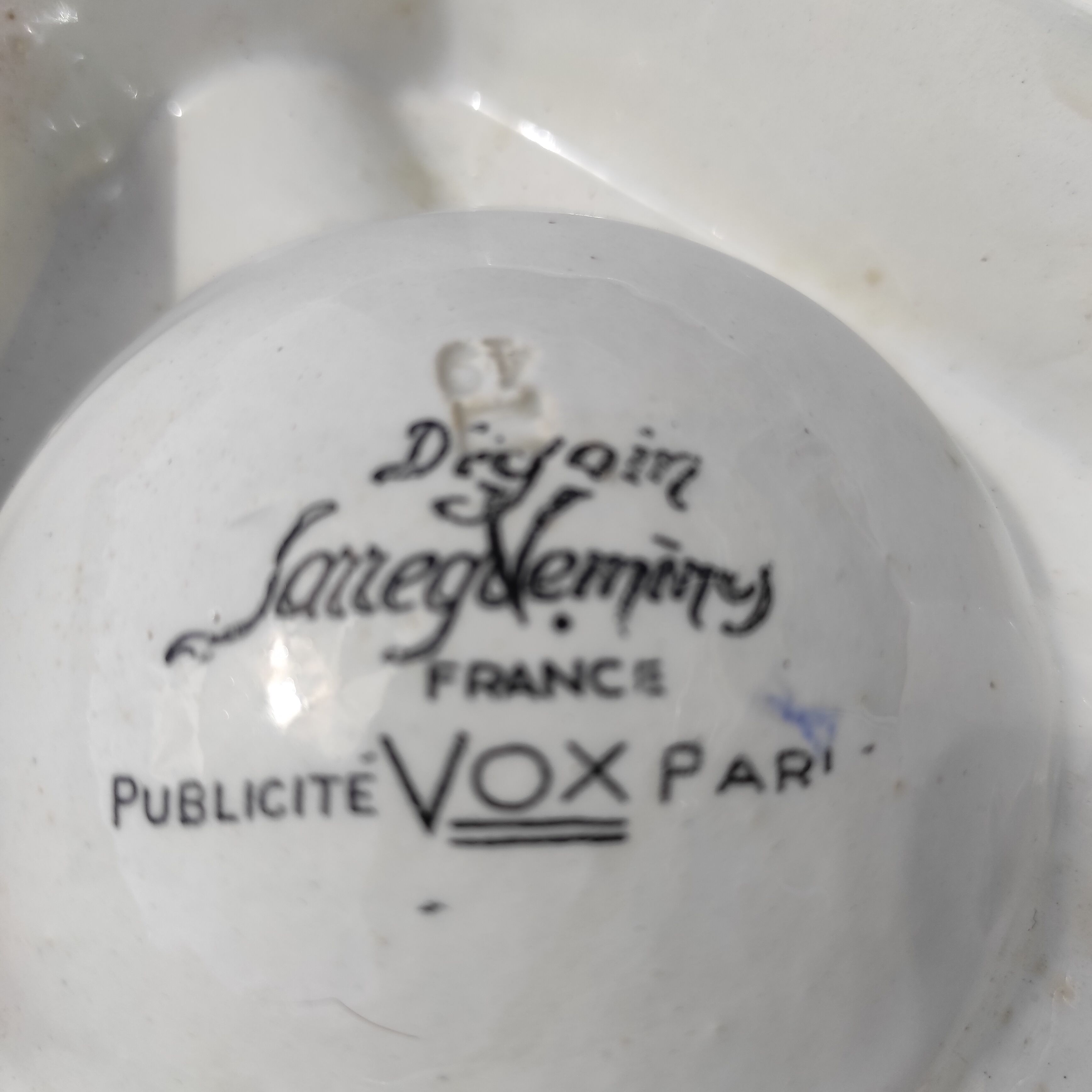 Triangular bar ashtray advertising martini the guaranteed appetite