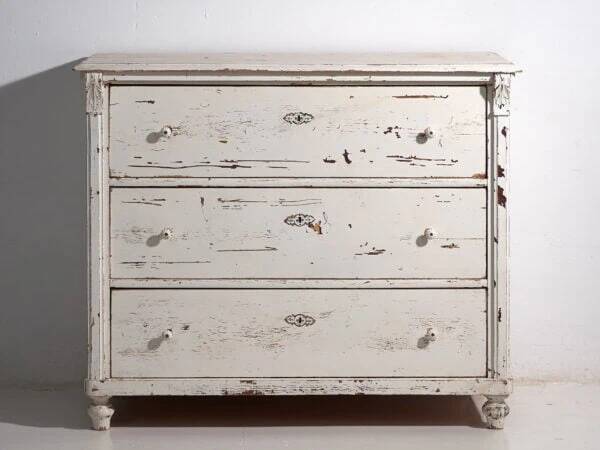 Antique white chest of drawers (c.1920)
