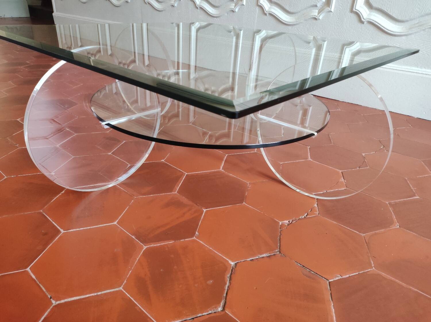 70 Marais International coffee table