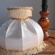 Lampe à poser pied bois tourné, abat jour dôme à col et franges, années 50's