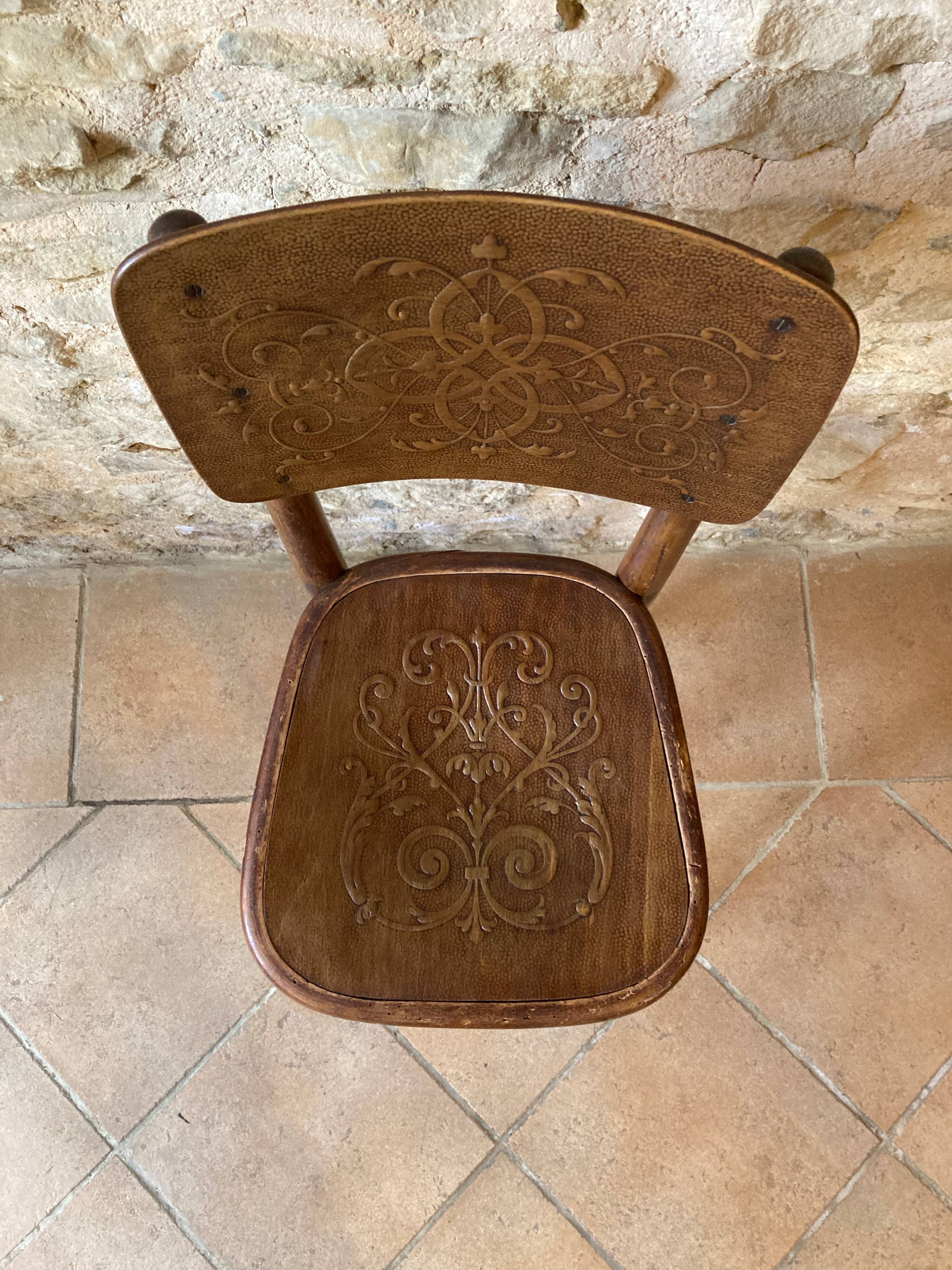 Thonet chair, 1900s-1920s, embossed seat
