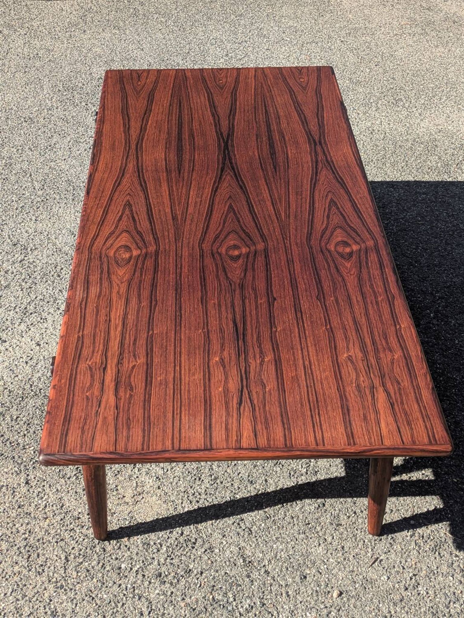 Table basse vintage en palissandre – style scandinave années 60
