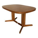 Extendable oak table