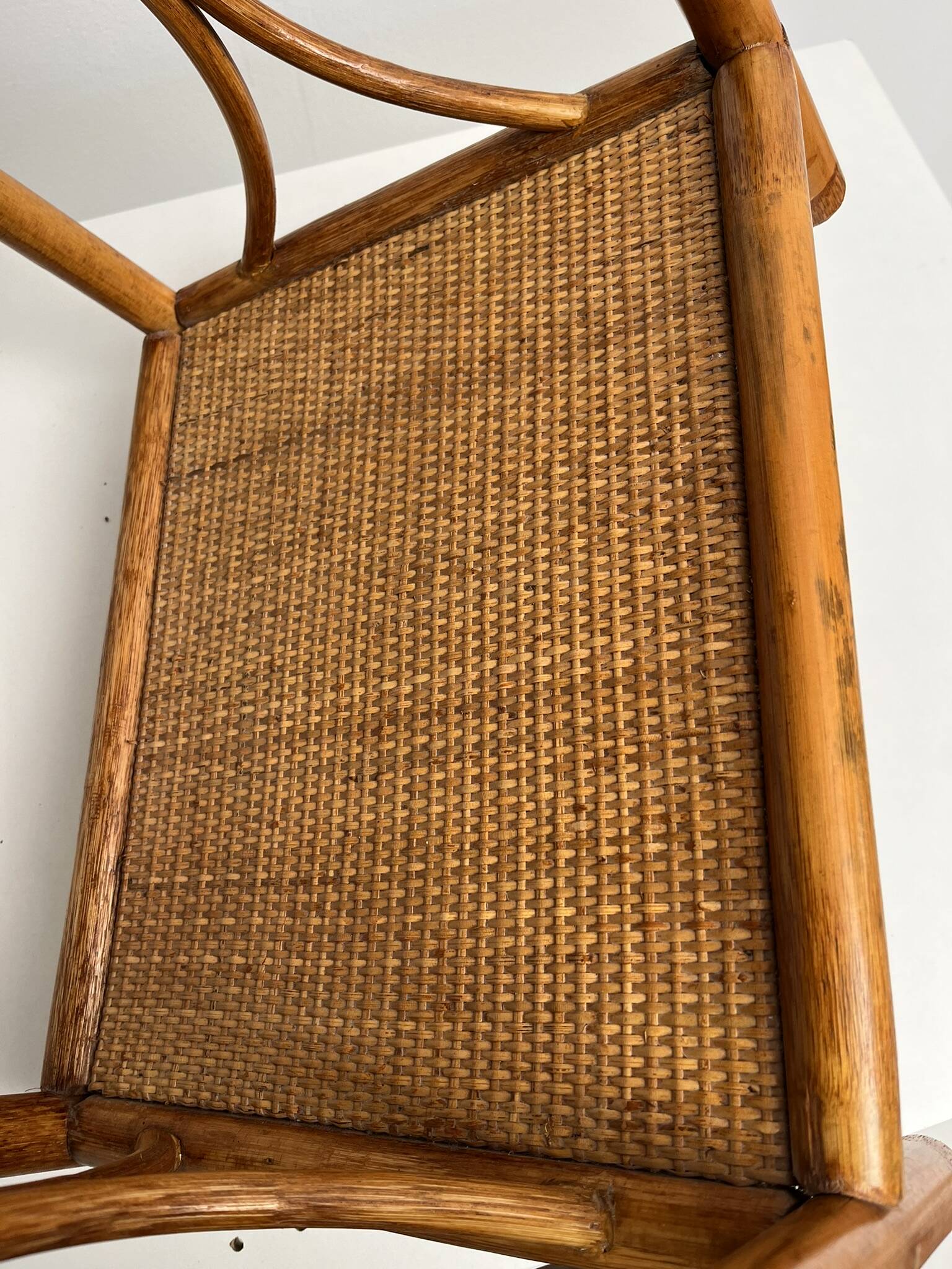 Petit meuble étagère en rotin