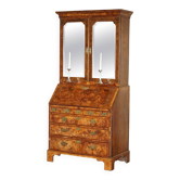 Bibliothèque secrétaire en noyer buriné antique George II vers 1740