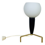 Lampe tripode laiton années 50, globe opaline