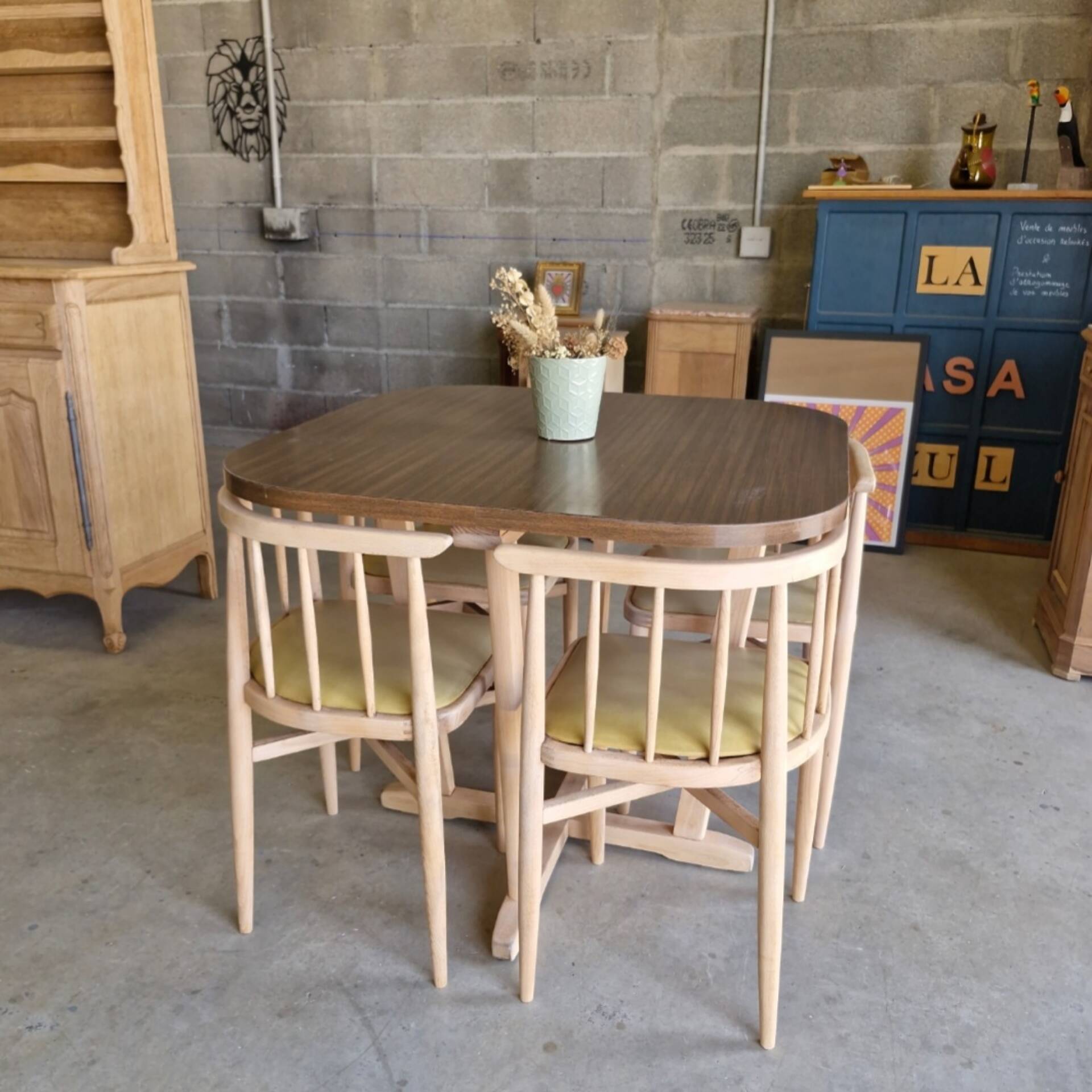 Ensemble vintage attribué à Thonet – table + 4 chaises années 60