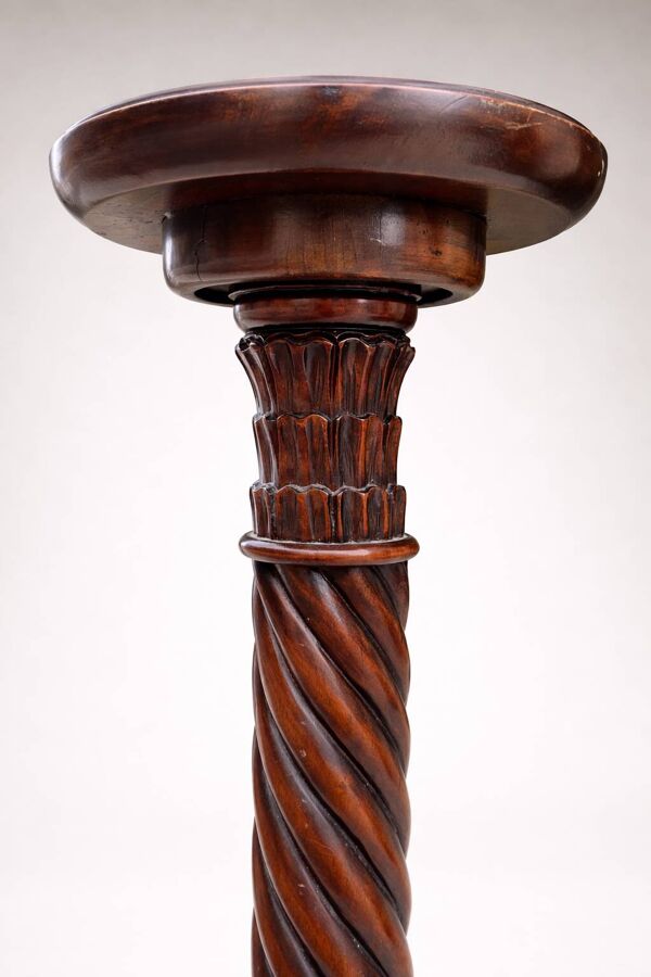 Sellette torchère en bois sculpté, colonne torsadée – style Louis XIII – XI