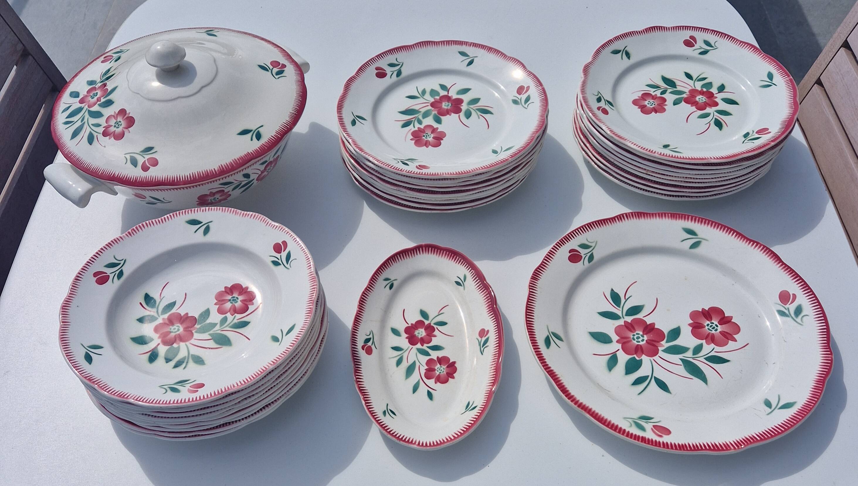 Service for 9 people, Badonviller faience, Fénal Frères, model "rèverbèr".
