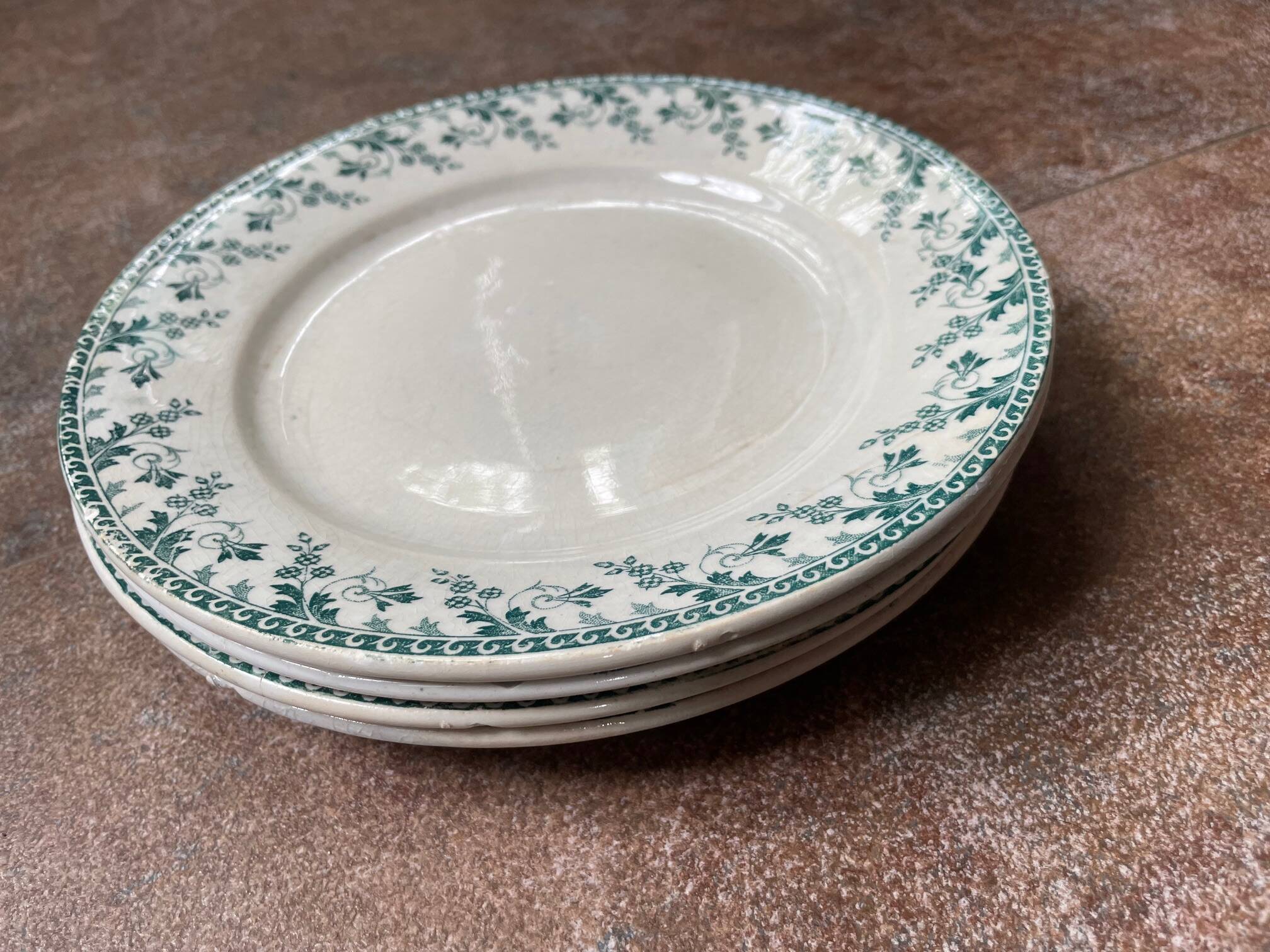 4 opaque porcelain dessert plates from Gien, Montigny model