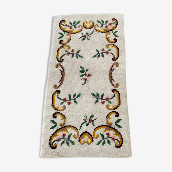 Floral wool carpet
