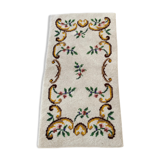 Floral wool carpet