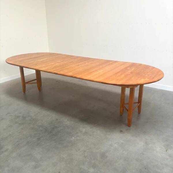 Table de salle à manger XXL en bois d'aulne massif ; ronde, ovale