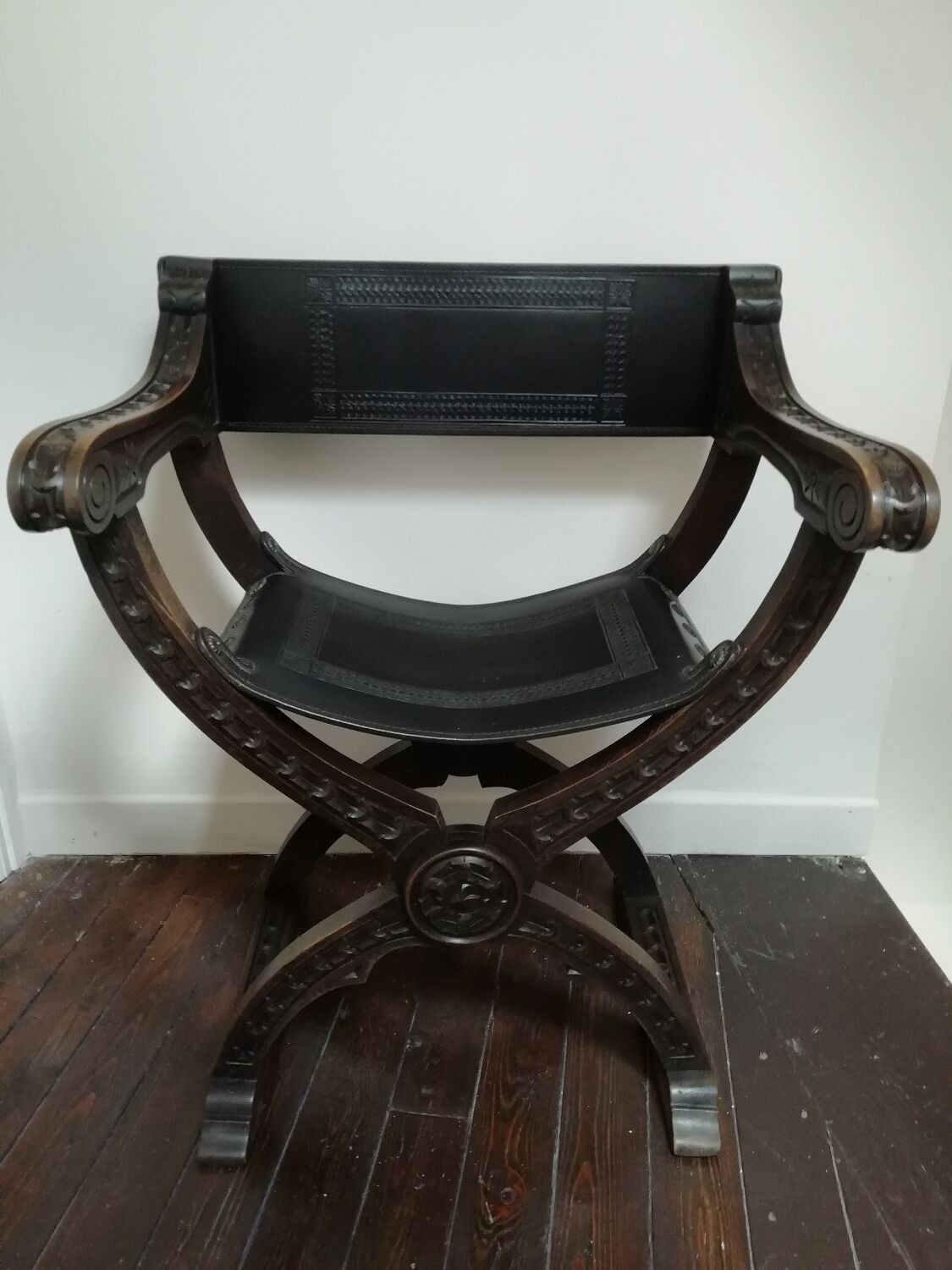 Curule armchair /Dagobert