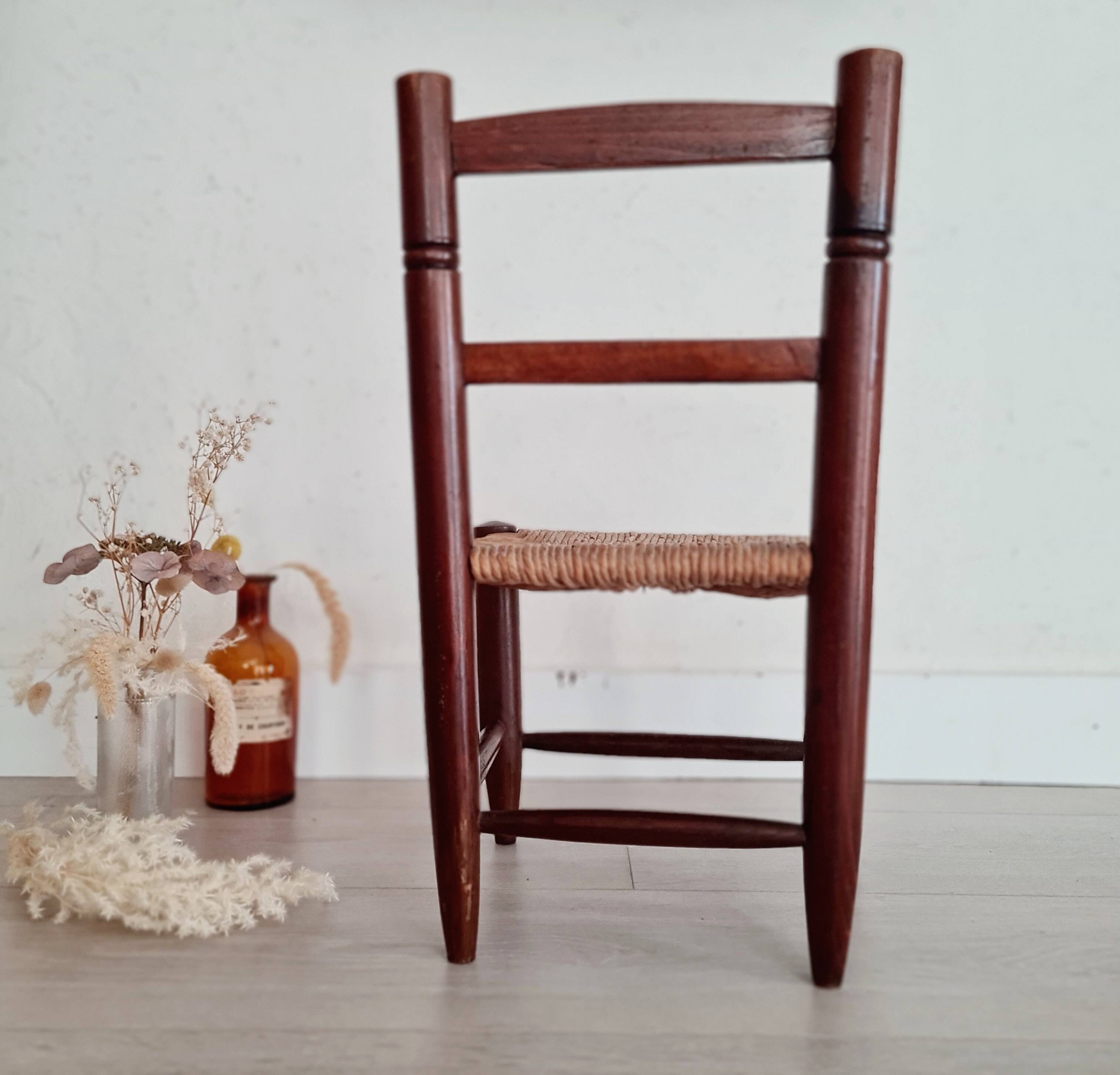 Mini wooden and straw chair - brutalist look