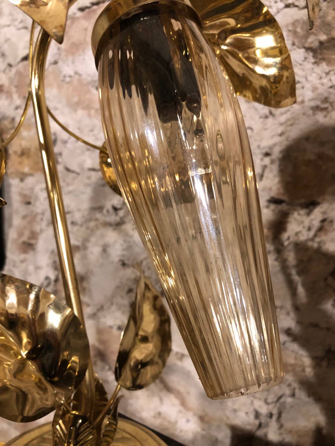 Golden foliage table lamp