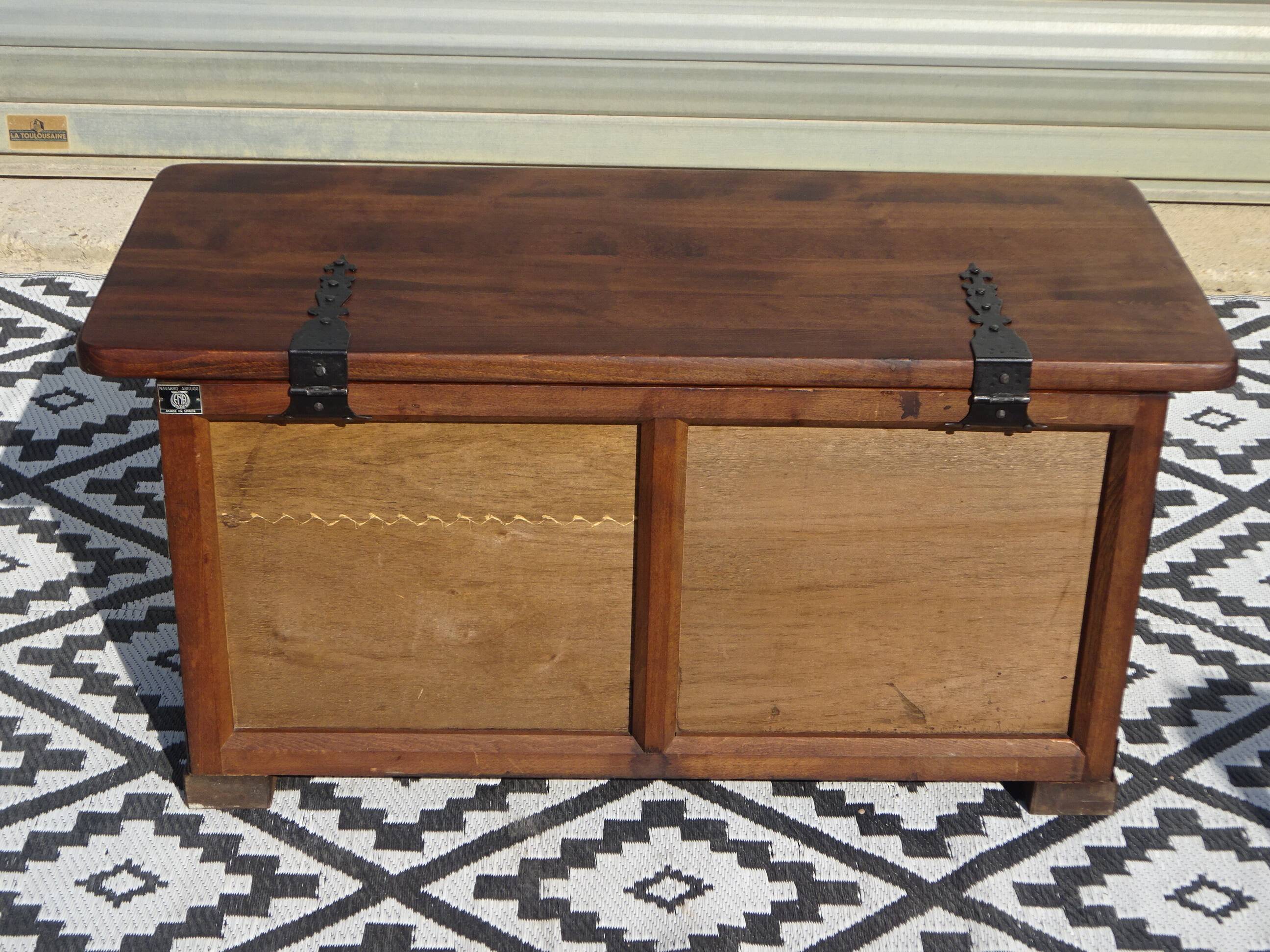 Tuscan chest in solid wood, Argudo Navarro, Spain