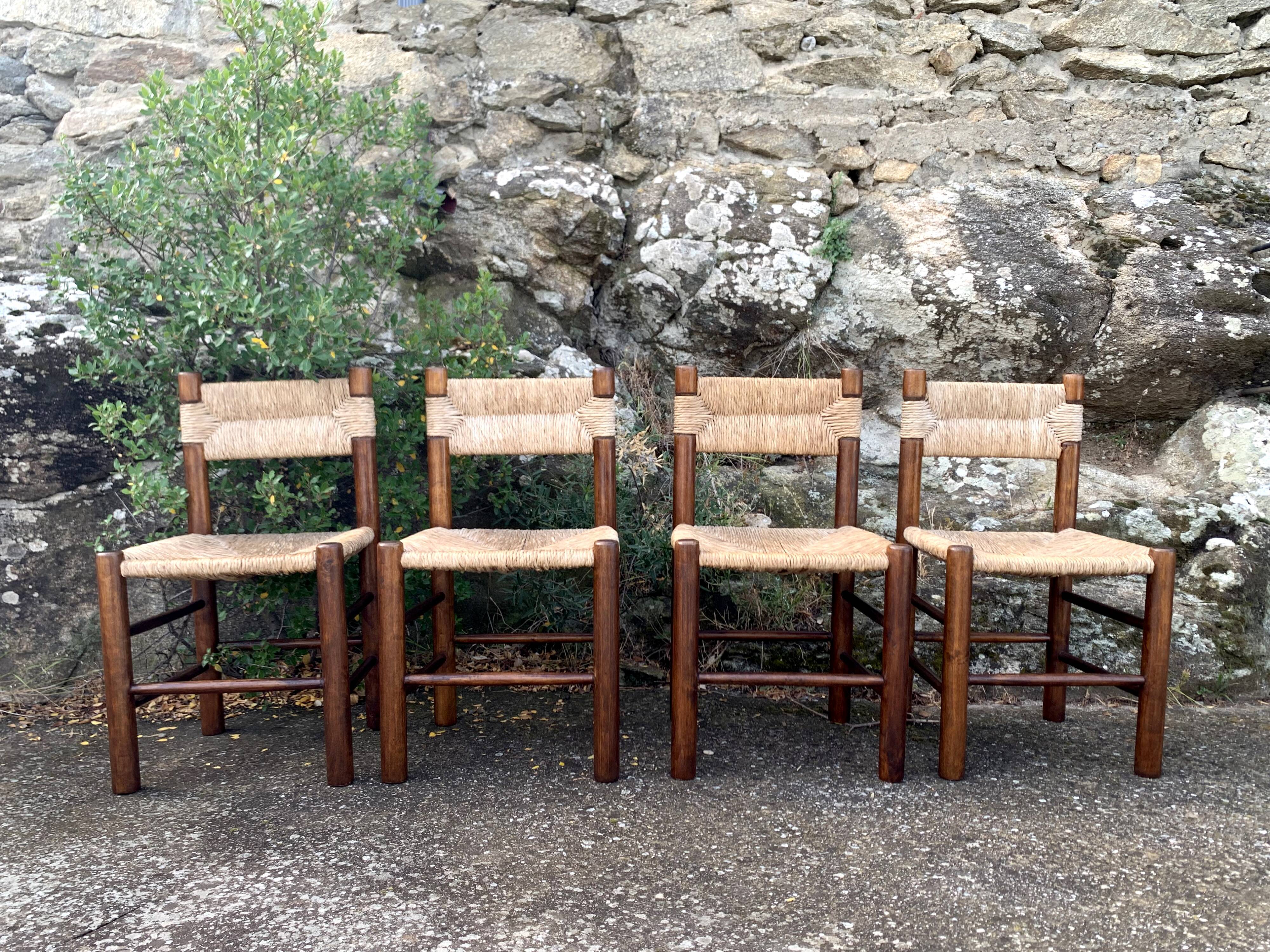 Série de 4 chaises modèle "Dordogne" éditées par Sentou