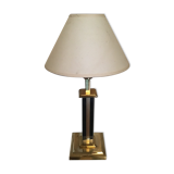Black and gold lamp marks the Daophin