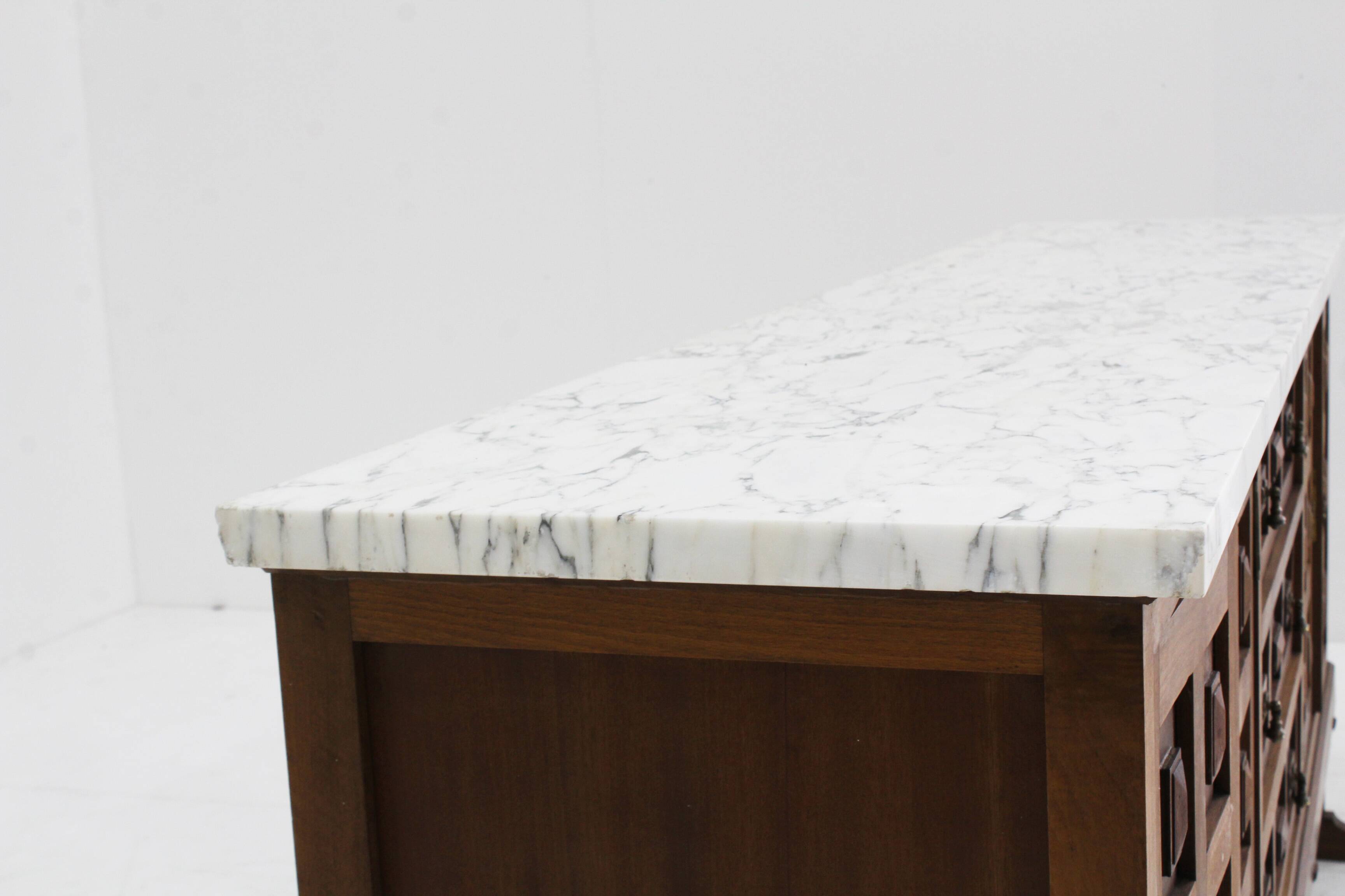 Buffet brutaliste espagnol en bois massif et marbre