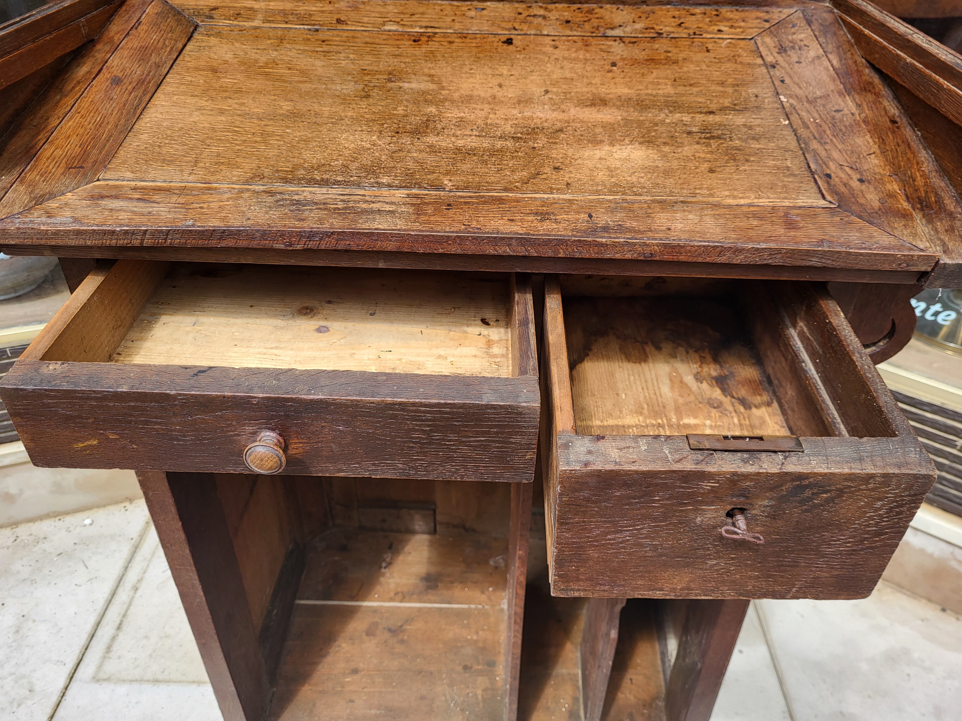 Wooden counter / Docking station 40s