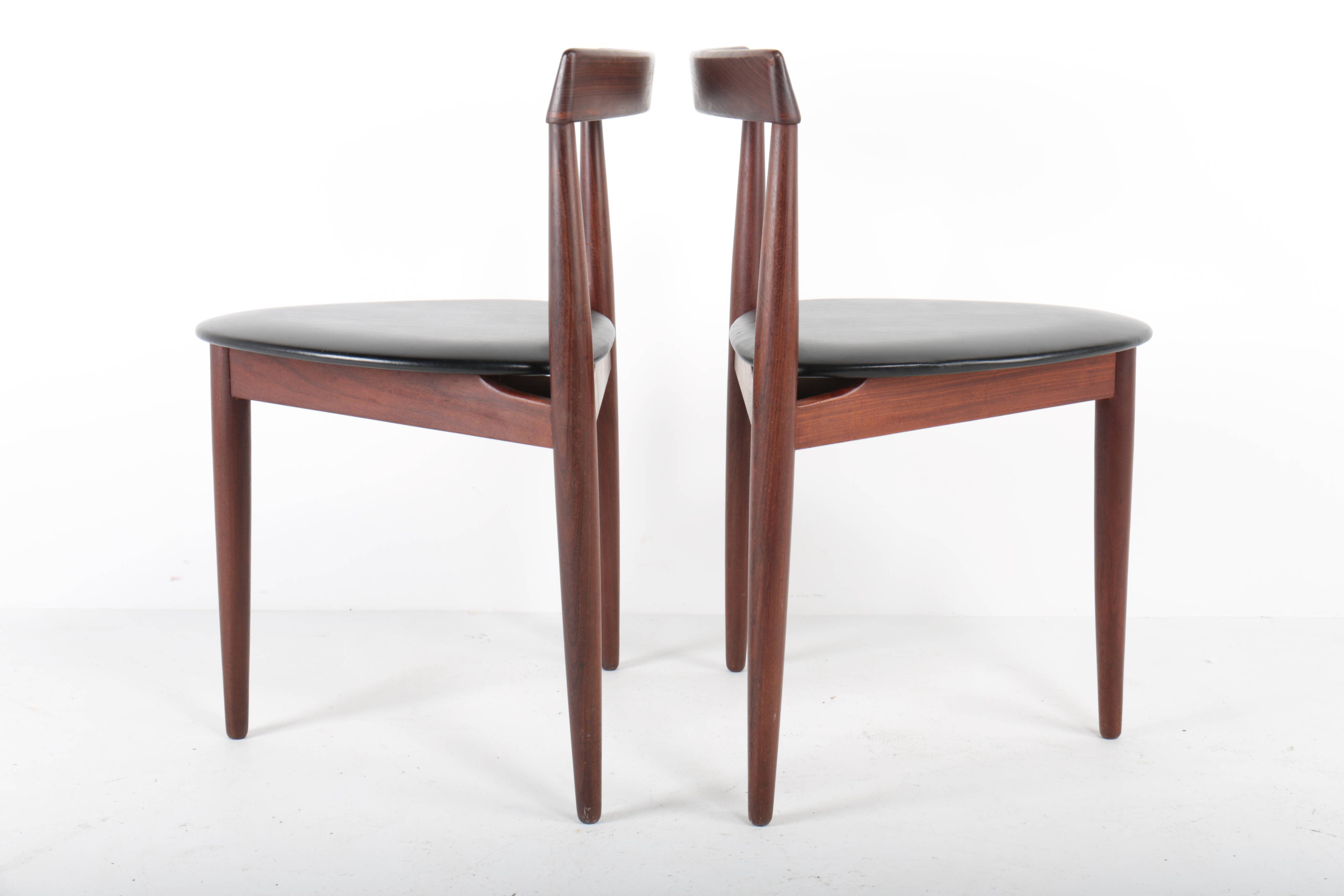 Pair of "Roundette" chairs by Hans Olsen for Frem Rolje, Denmark