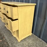 Chest of drawers with three moving drawers