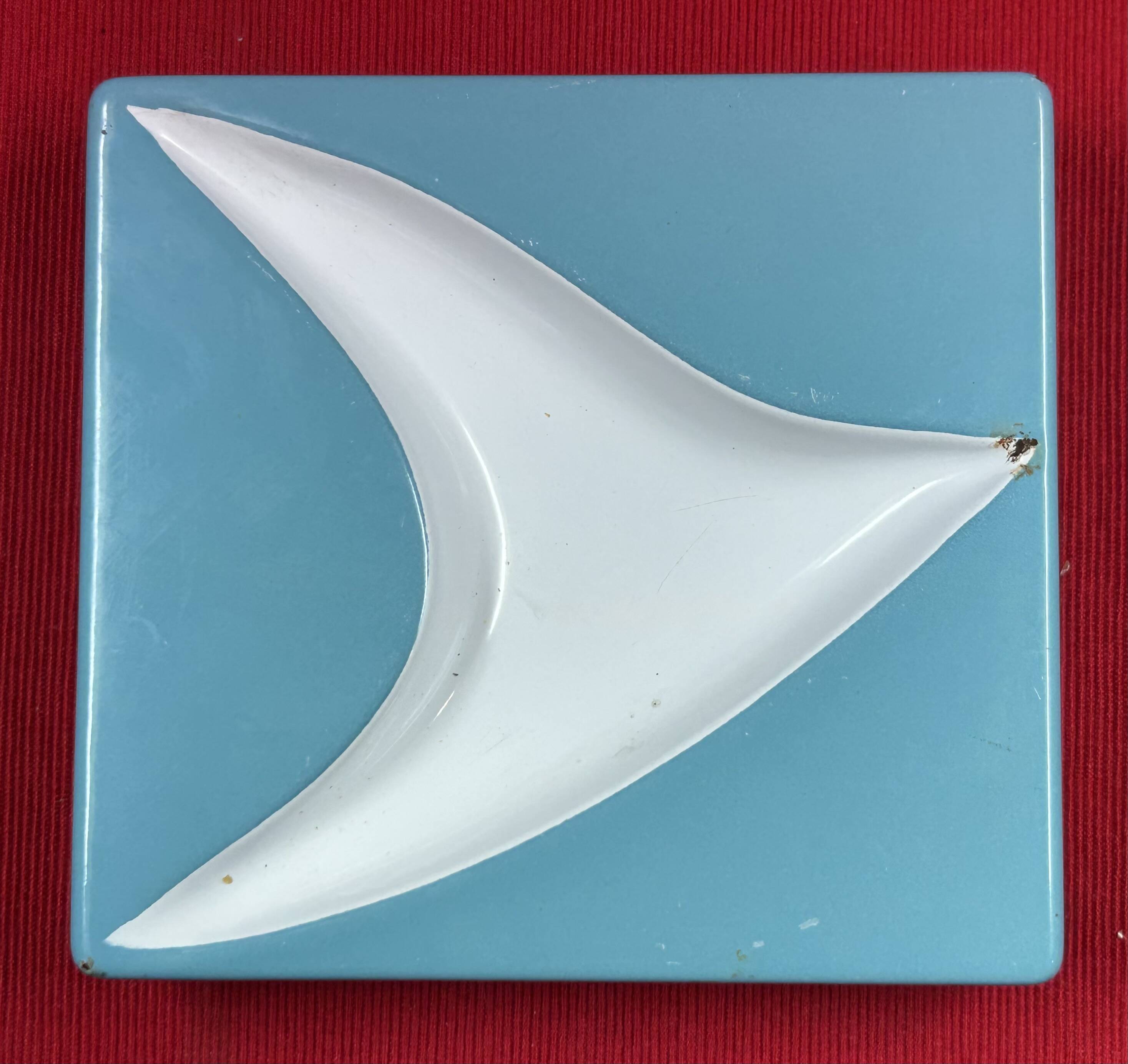 enameled metal pocket tray