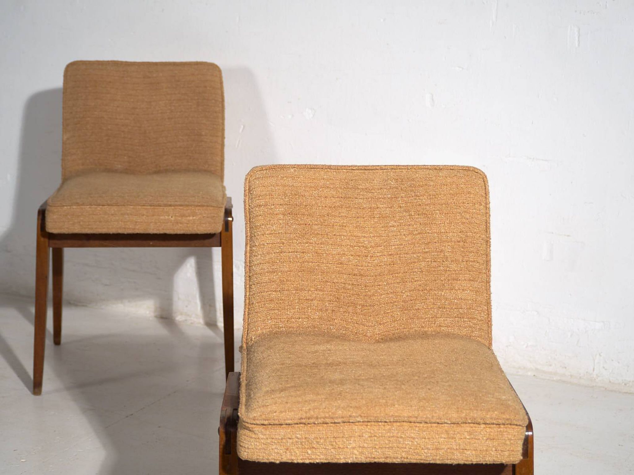 Mid Century style chairs (c.1940). Set of 2 pieces.