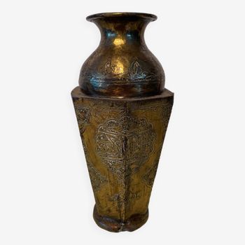 Vase ancien en laiton