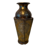 Vase ancien en laiton