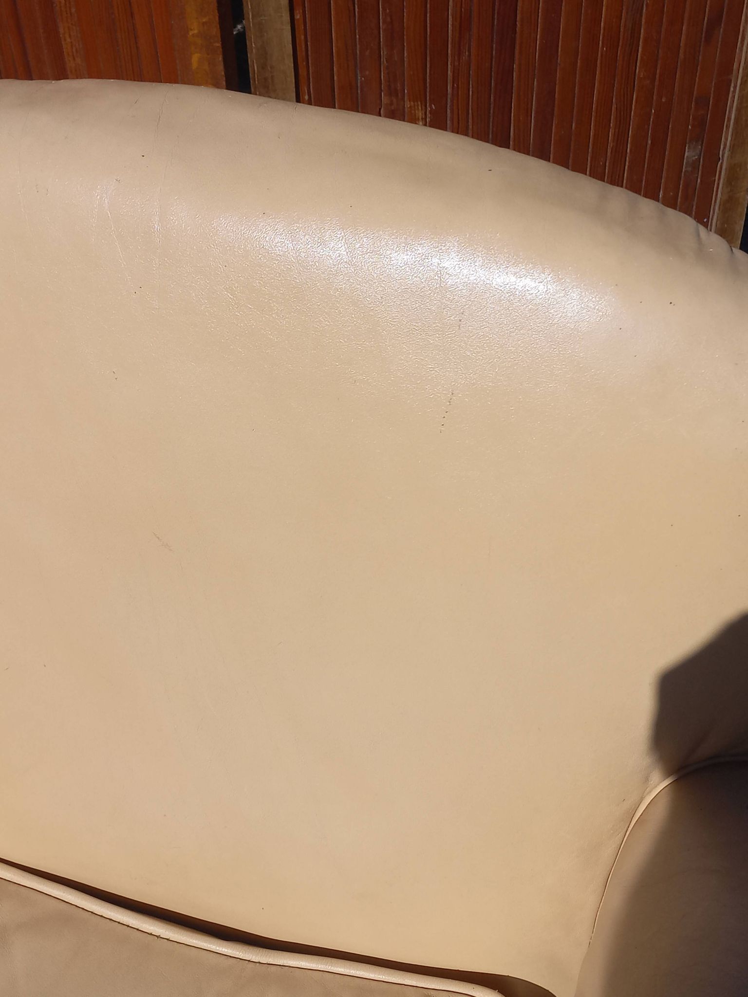 Pair of 1930s club armchairs in ivory leather.