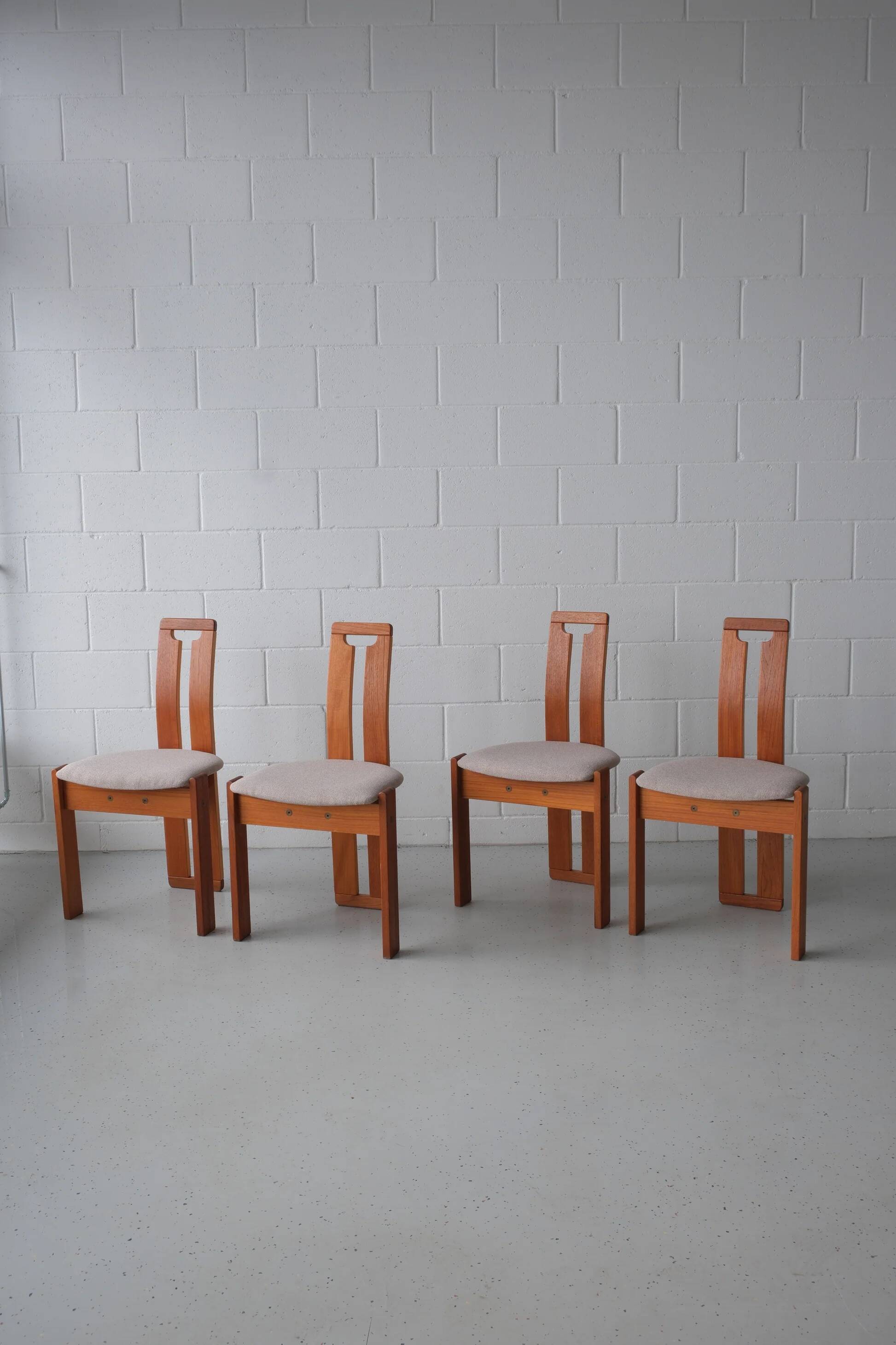 4 chaises 'Tellus' en teck conçues par Torstein Nilsen pour A. Huseby & Co, vers 1980