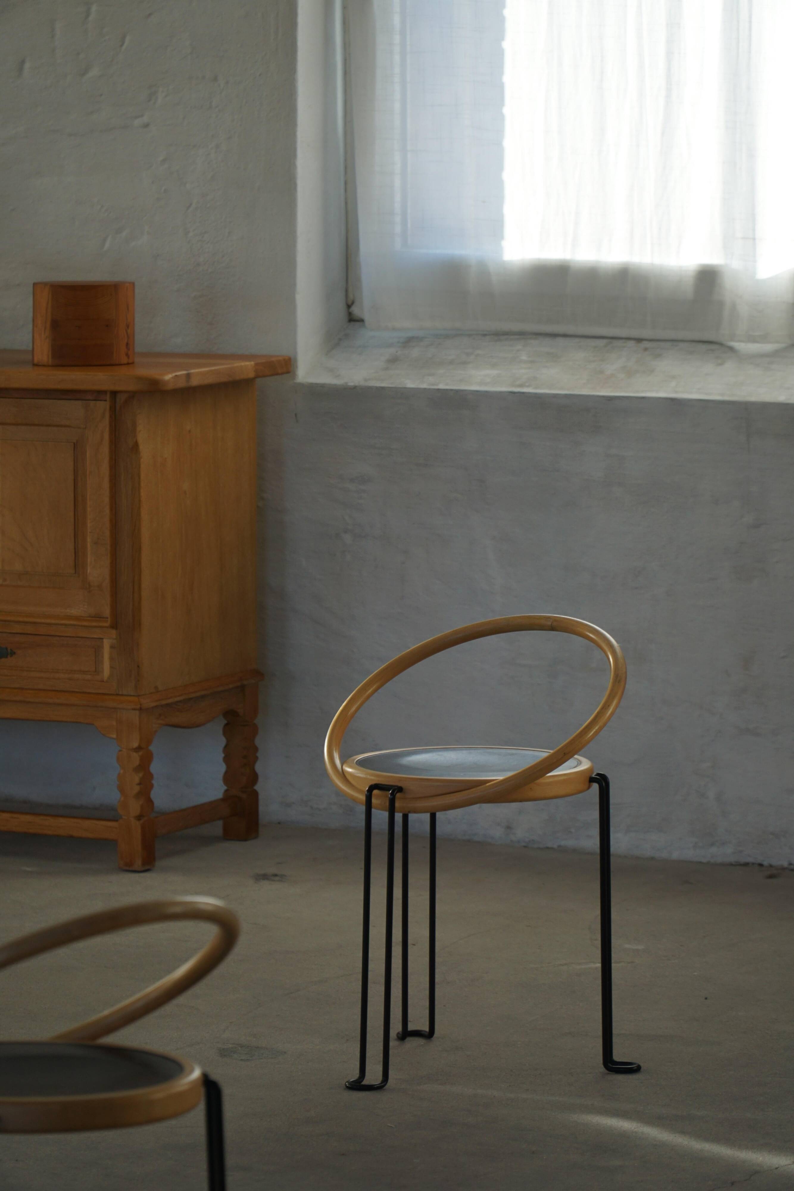 Set of 4 sculptural dining chairs "Oblado" by Børge Lindau, modern Scandinavian, 1980.