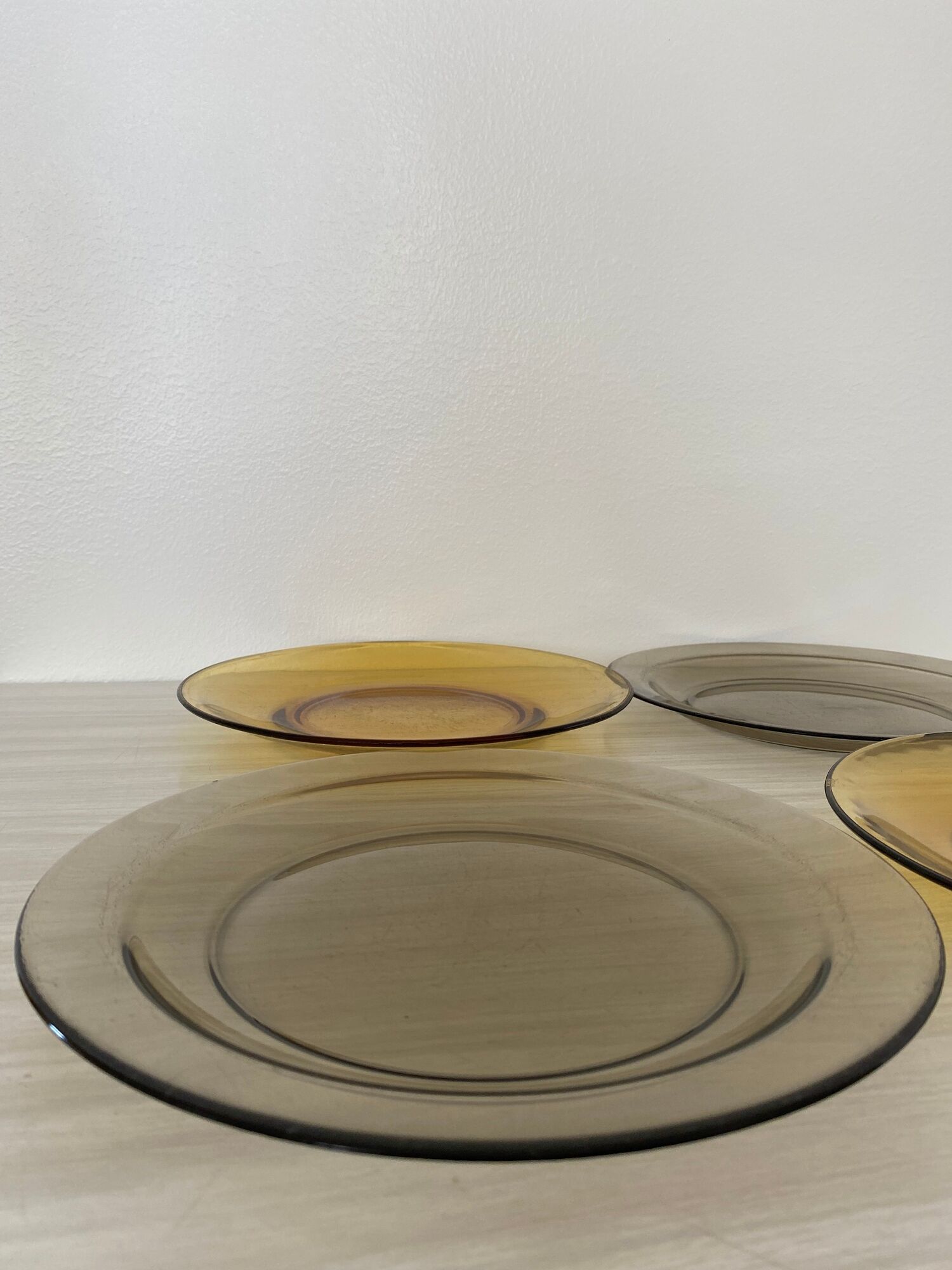 Lot of 4 plates 2 amber Vereco and 2 black Arcoroc - vintage